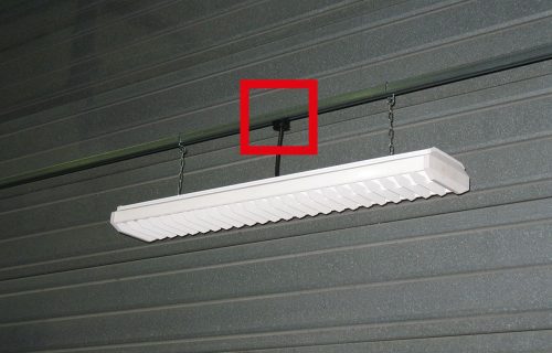 Canalisations électriques à prises déplaçables pour l’alimentation de rampes luminaires.